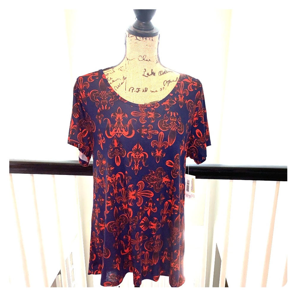 NWT LuLaRoe Classic T in Large